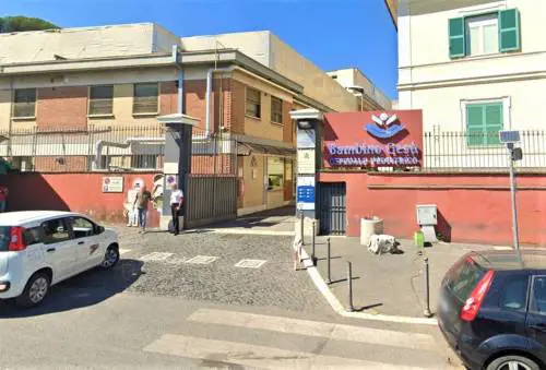 In spiaggia clown raccolgono fondi per il Bambino Gesù. Attenti alla truffa