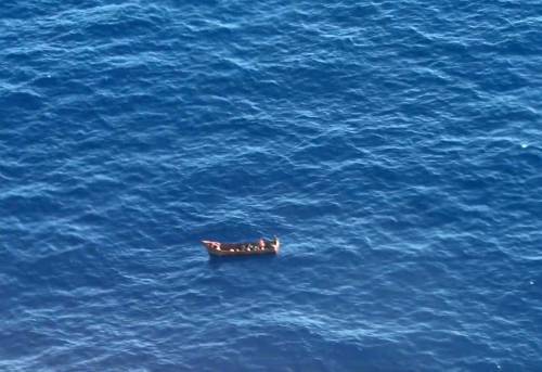 Un altro naufragio. Il dramma al largo di Lampedusa. Affogano in 41 e tre sono bimbi