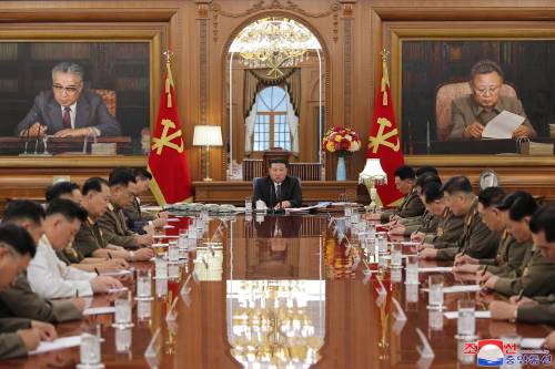 La Corea del Nord si prepara alla guerra. Kim punta alla "perfetta preparazione militare"