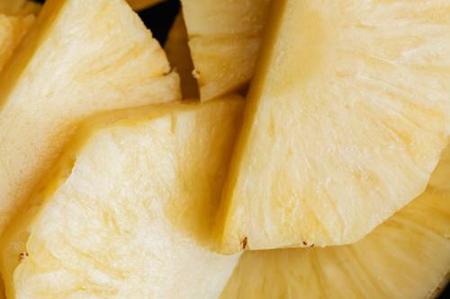 Ananas, tutta la verità sul frutto brucia grassi