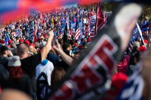 I volontari anti-Putin e quello strano contatto con gli Usa
