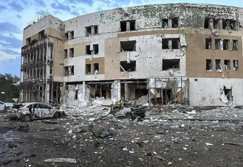 Kiev accusa Mosca: "Sparano sugli sfollati". Allerta a Zaporizhzhia