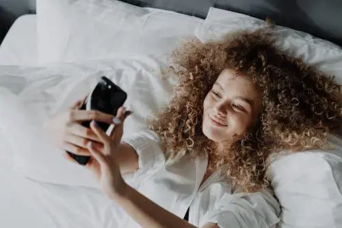 Bed rotting, la nuova tendenza di Tik Tok tra benefici e criticità