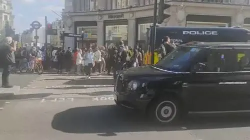 Caos a Londra: video su TikTok spinge giovani al furto di massa
