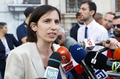 Sinistra con il vizio delle petizioni. Dal lavoro alle armi raccolgono firme ma non consensi