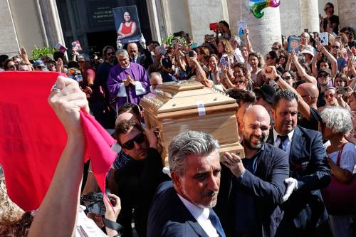 Murgia, un funerale queer (con comizio di Saviano)