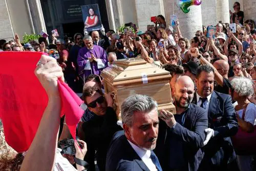 Vietato criticare la "santificazione della Murgia". ​ Lo scontro tra cattolici