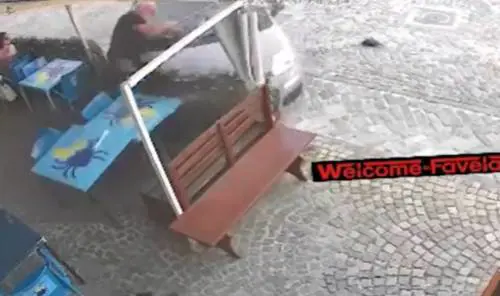 "Pezzo di m..., sei vaccinato". Così prova ad ammazzarlo