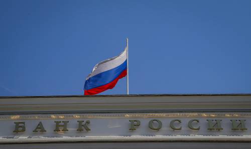 Rublo ai minimi, la Banca centrale corre ai ripari: cosa succede in Russia