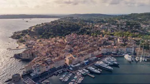 Mance folli a Saint-Tropez. "Troppo pochi 500 euro"