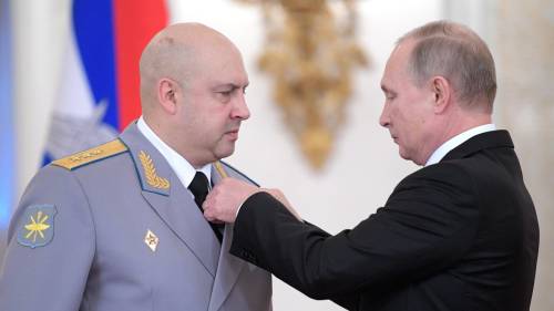 "È vivo è sta bene": il generale russo Surovikin "riappare" in foto