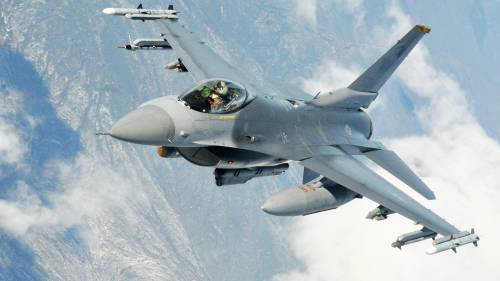 Il volo e poi lo schianto dell'F-16: è allarme incidenti per gli Usa
