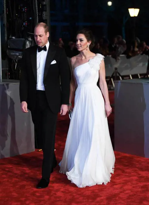 "Deludente e low cost". Cosa c'è dietro la scelta di Kate Middleton sui gioielli