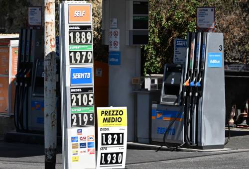 Caro-carburanti, benzina in aumento: sfondato tetto 2,1 euro