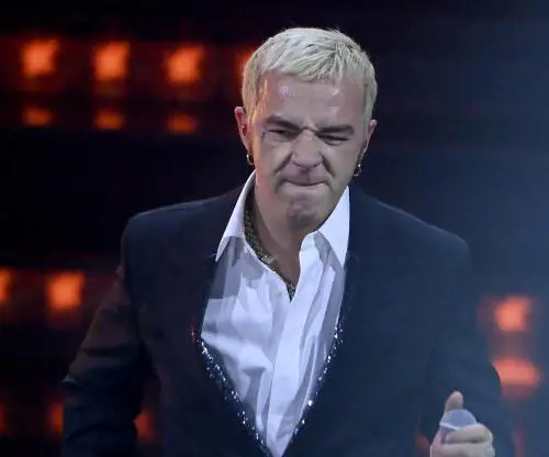"Il corpo mi chiede di fermarmi". Nuovi problemi per Salmo: concerti annullati