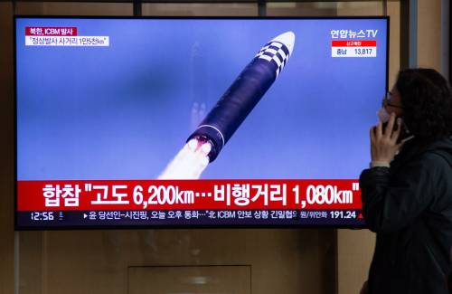 “Pronto a lanciare un nuovo missile”: l’allarme degli 007 su Kim