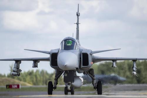 Dopo gli F-16, ecco i Gripen: Kiev vuole altri caccia occidentali