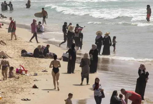 "Il burkini è prevaricazione, non libertà": il consigliere civico asfalta la sinistra