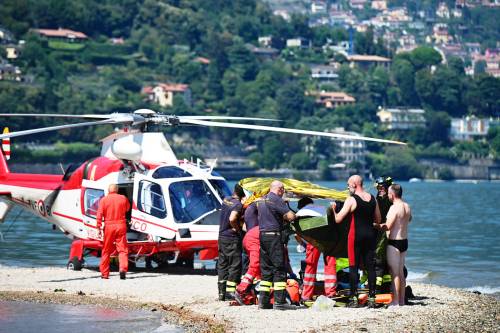 Lago di Como, ragazzo si tuffa in acqua e non riemerge: è grave