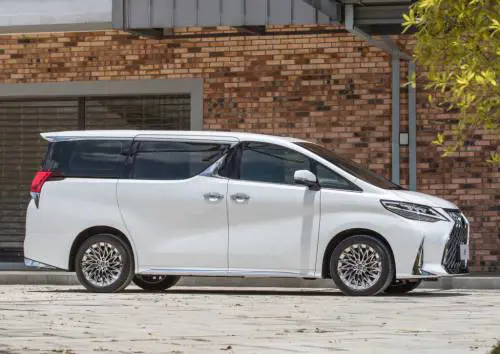 4 monovolume di lusso (tra cui il nuovo Lexus LM): caratteristiche e prezzi