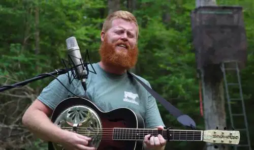 Oliver Anthony, chi è il cantante dell'America dimenticata che ha superato Taylor Swift