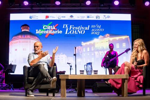 Festival delle Città Identitarie, grande successo per la prima serata a Loano con Gabriele Cirilli