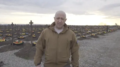 L'omelia di Putin per Prigozhin: "Talento dal destino difficile". Ordigno o missile: i dubbi Usa