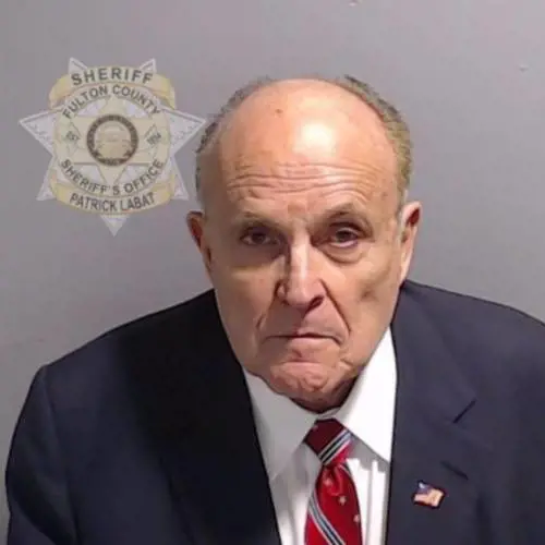 Rudy Giuliani si costituisce: il "sindaco d'America" arrestato in Georgia