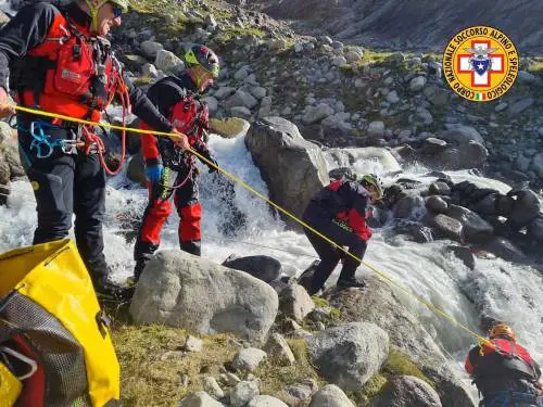 Si gettano nel torrente per salvare il cane: recuperate le salme delle due donne 