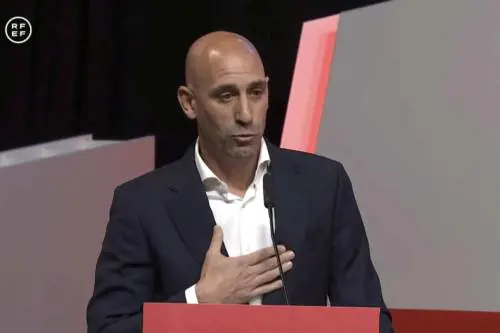 Rubiales accusato di "aggressione sessuale" dai pm spagnoli: cosa succede ora