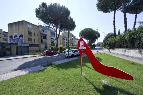 Stupro di Caivano, Meloni annuncia la visita all'inferno. "Presto sarò lì a bonificare l'area"