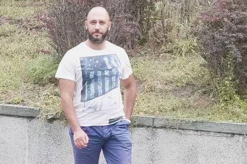 Mattia Aguzzi, 37 anni, l'eroe che ha salvato la bimba di 5 anni precipitata dal balcone a Torino