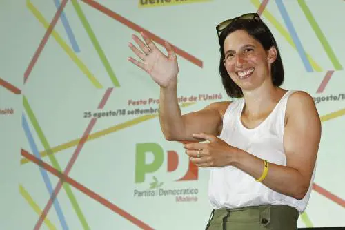 Salario minimo, la battaglia della Schlein è pura ipocrisia: ecco perché