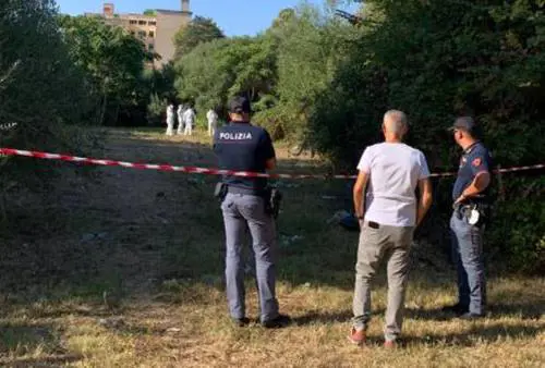 Anziano ucciso da un senzatetto: preso a bastonate e poi bruciato