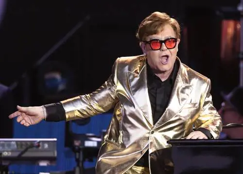 I Guns N'Roses rinascono con Elton John e Ringo Starr