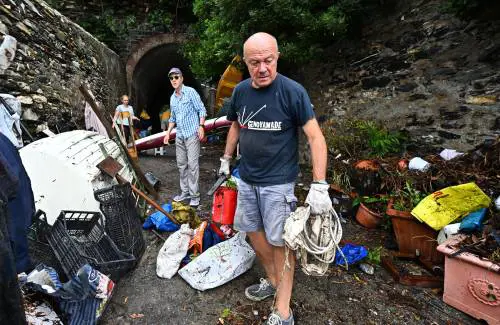 Fango a Cortina, evacuati in 70. Auto bloccate nel Cuneese e spazzaneve in azione. Danni per vento e allagamenti Roghi in Sicilia, Sardegna e Calabria Il Cnr: "Sull'Italia punching ball climatico"