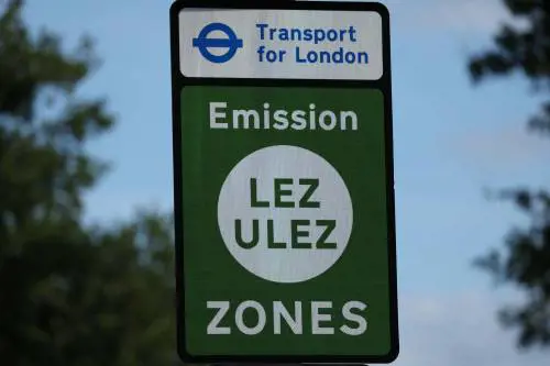Londra, estesa la super tassa per i veicoli più inquinanti
