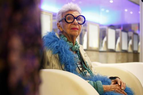 Iris Apfel compie 102 anni: 5 lezioni di stile (e di longevità)
