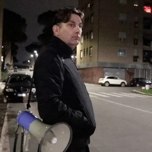 A tutta velocità contro il prete anti droga. Uomo della scorta salva don Coluccia
