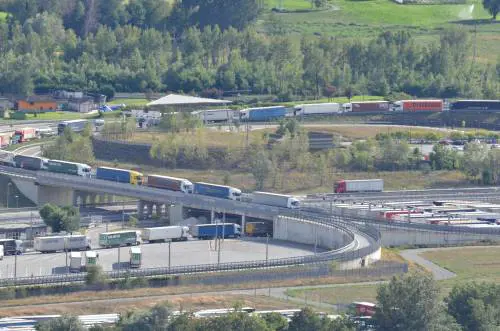 Frana del Frejus, file lunghissime al tunnel del Monte Bianco: disagi in Valle d'Aosta