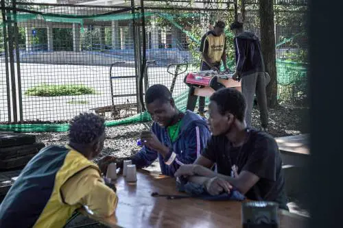 Ogni migrante che sbarca costa subito 350 euro. E dopo sono 945 al mese