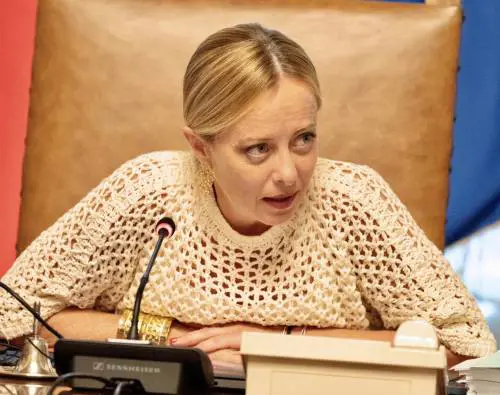 Meloni prudente: "Idee personali, se ha elementi deve condividerli"