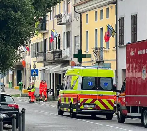 Ex militare si asserraglia in casa in Friuli e posta video. "Ha molti fucili"