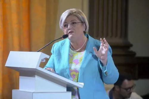 Lavoro, al via il post-reddito. Calderone spegne l'allarme