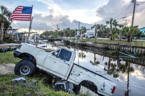 L’uragano Idalia scuote la Florida. Black out e due vittime