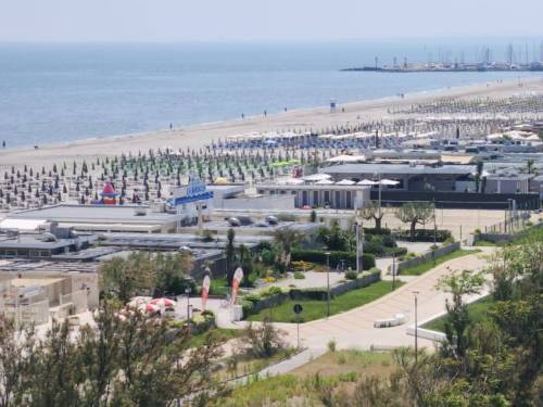 "Diffamano il mare di Rimini". E gli albergatori denunciano due pagine Facebook