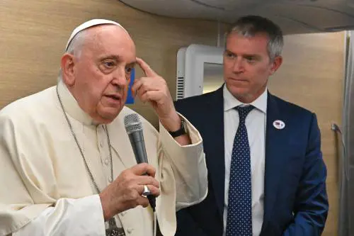Il Papa atterra in Mongolia ma pensa alla Cina