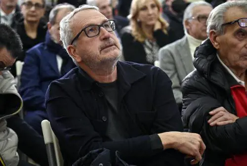 "Fa confusione con le date". "Ricostruzione imprecisa"