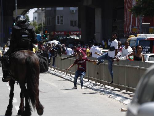 Tel Aviv, scontri fra eritrei rivali. La polizia interviene: 160 feriti
