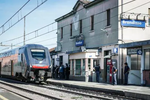 "Non andate sui binari". Chi è l'addetta 25enne che negò il permesso agli operai di Brandizzo
